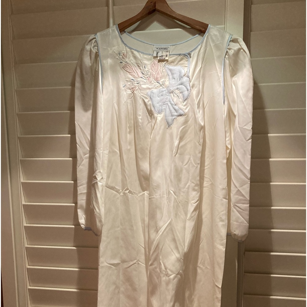 (Vintage 1980s) Natori soft nightgown never used in pristine condition
